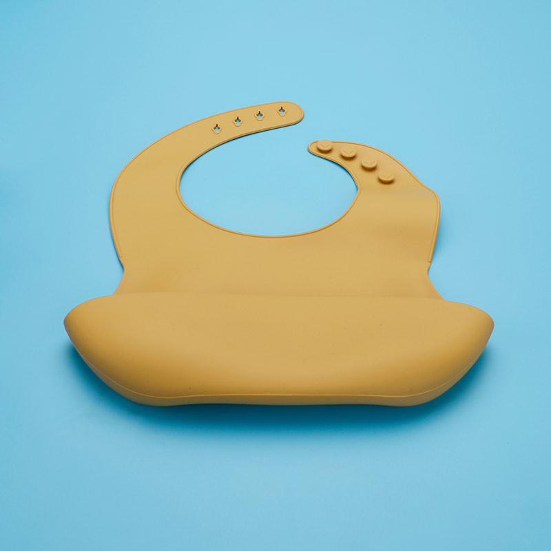 寶寶喂養(yǎng)餐具 兒童吃飯硅膠圍兜